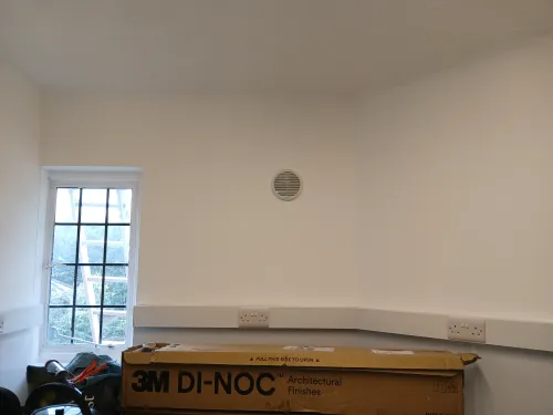 Air inlet in decontamination room