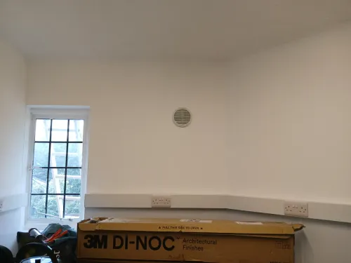 Air inlet in decontamination room